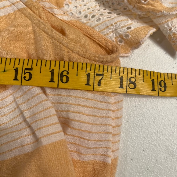 American Eagle Ruffled Off shoulder tops size  small  features 2 different ones - Picture 9 of 13